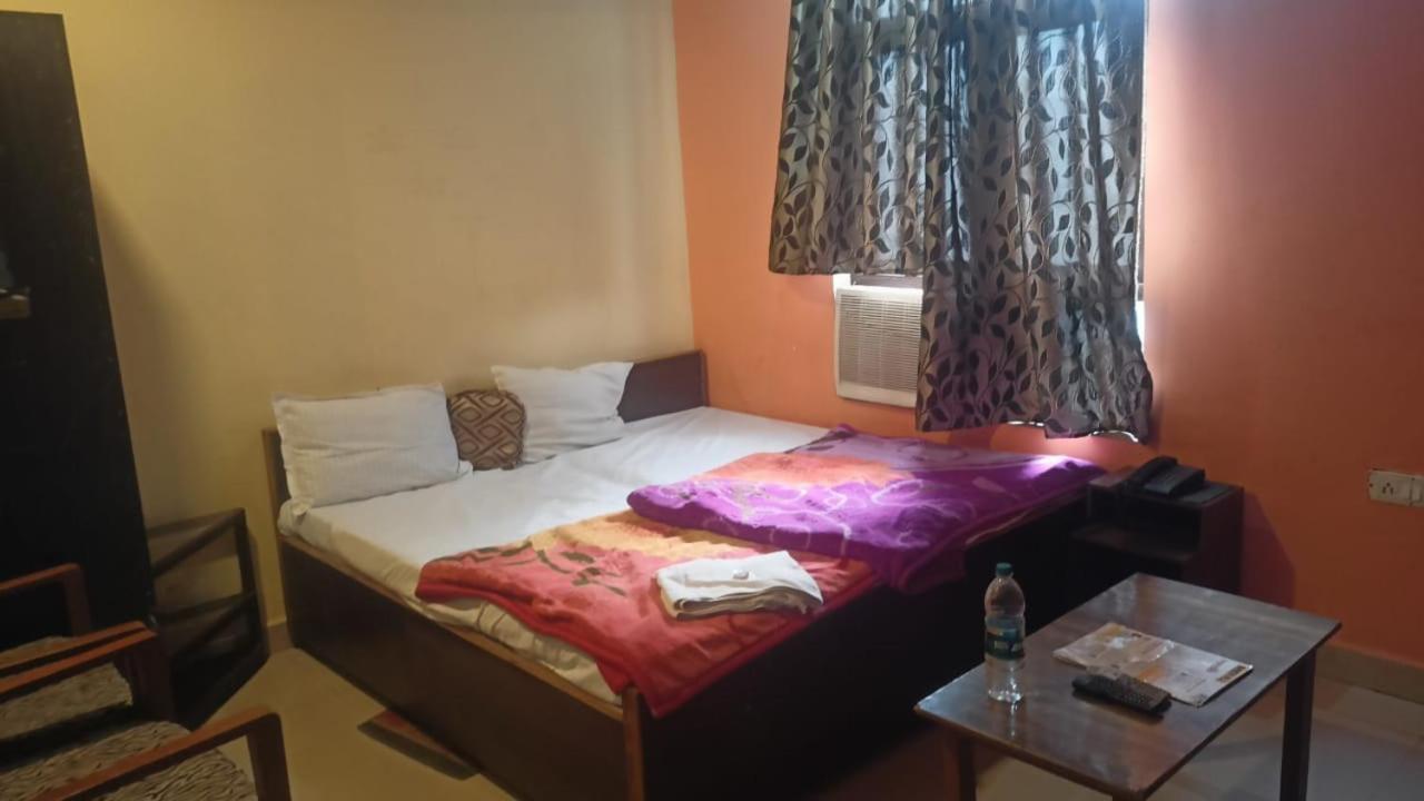Hotel Shyam Utsav Mirzāpur Esterno foto